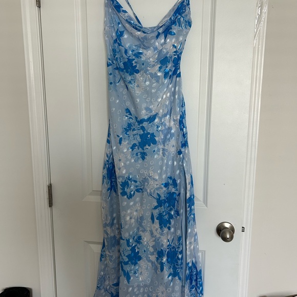 Chic Blue Floral Midi Dress - Picture 1 of 3